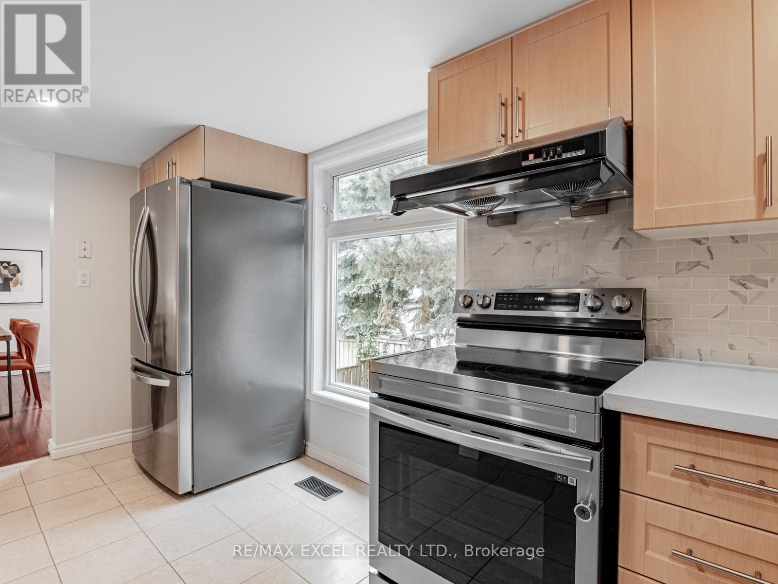 












39 PROTEA GARDENS

,
Toronto (Bayview Village),




Ontario
M2K2W5

