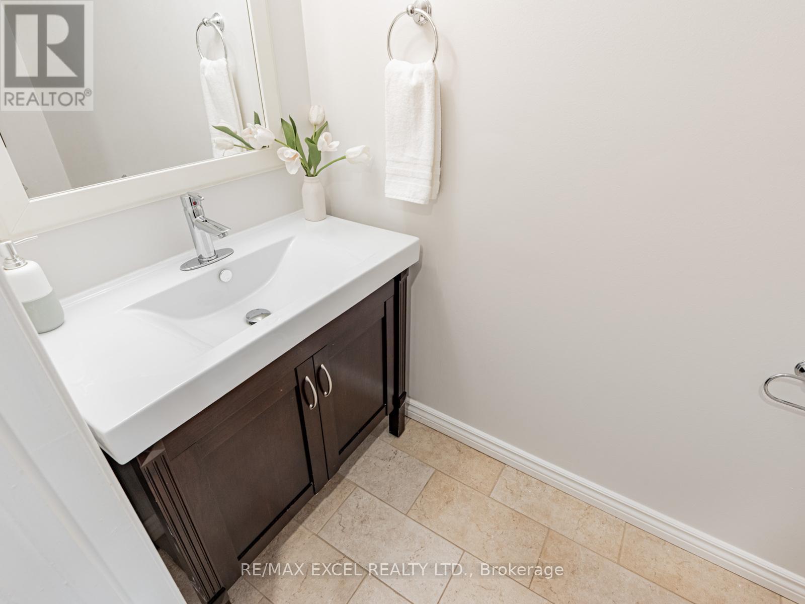 












39 PROTEA GARDENS

,
Toronto (Bayview Village),




Ontario
M2K2W5

