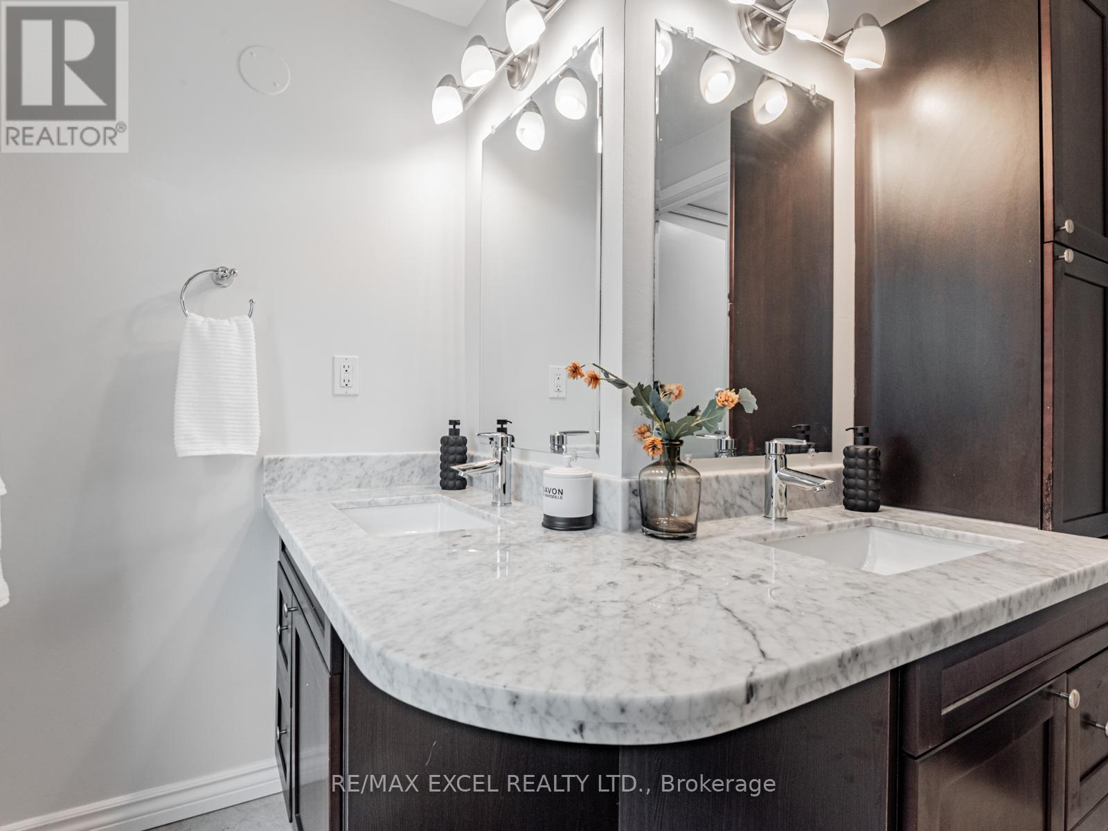 












39 PROTEA GARDENS

,
Toronto (Bayview Village),




Ontario
M2K2W5

