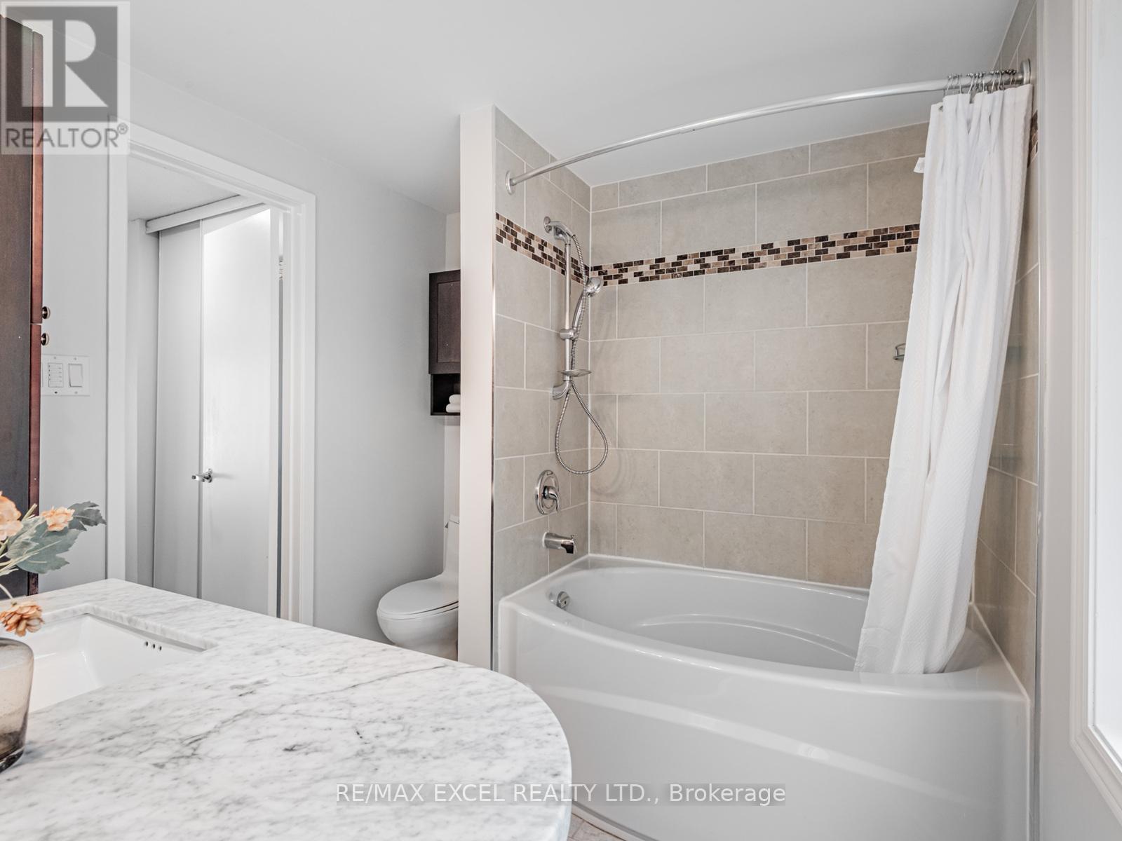












39 PROTEA GARDENS

,
Toronto (Bayview Village),




Ontario
M2K2W5

