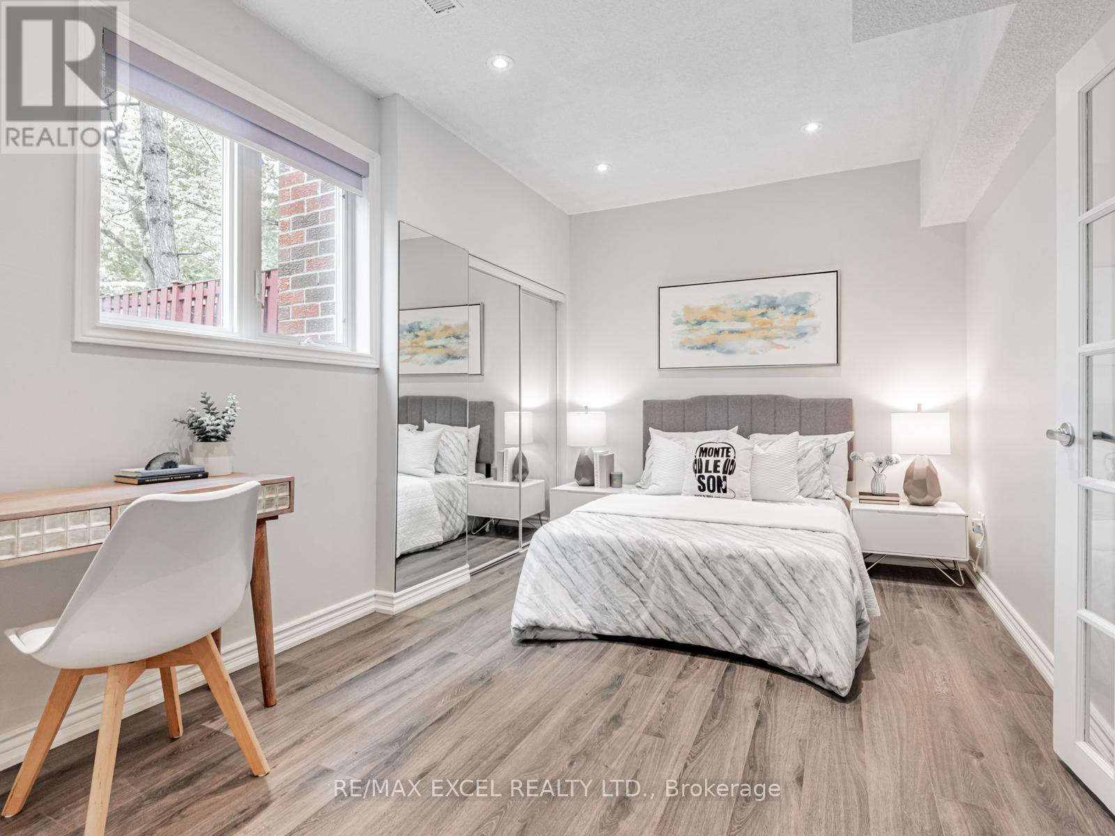 












39 PROTEA GARDENS

,
Toronto (Bayview Village),




Ontario
M2K2W5

