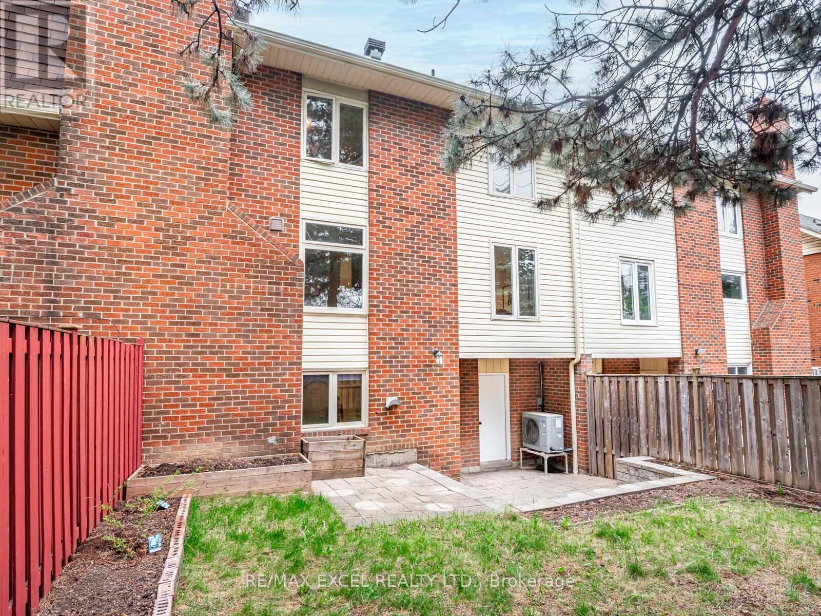 












39 PROTEA GARDENS

,
Toronto (Bayview Village),




Ontario
M2K2W5

