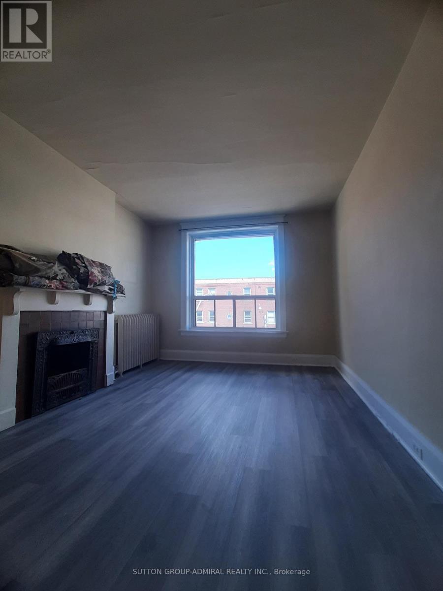 












3 - 1266 YONGE STREET

,
Toronto (Yonge-St. Clair),




Ontario
M4T1W5

