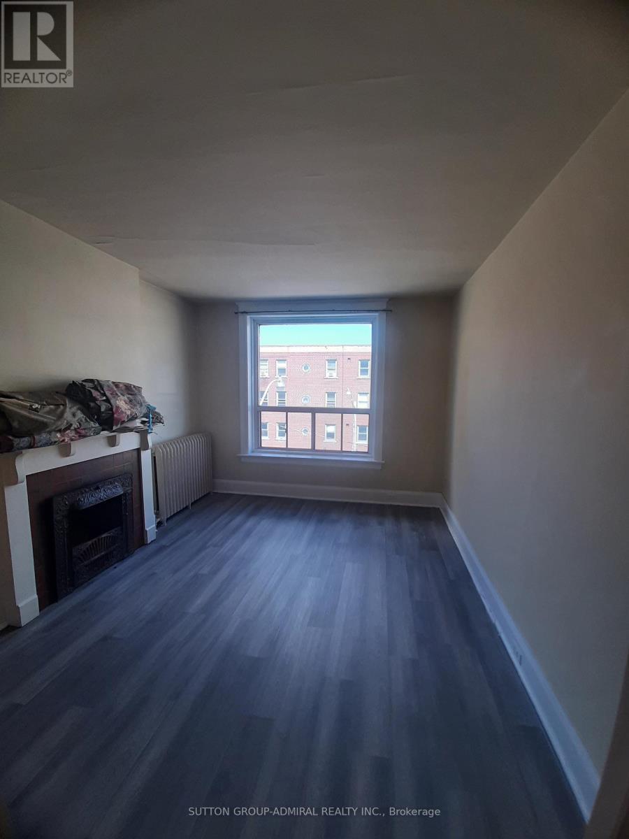 












3 - 1266 YONGE STREET

,
Toronto (Yonge-St. Clair),




Ontario
M4T1W5

