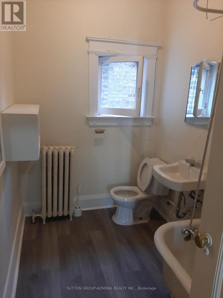 












3 - 1266 YONGE STREET

,
Toronto (Yonge-St. Clair),




Ontario
M4T1W5


