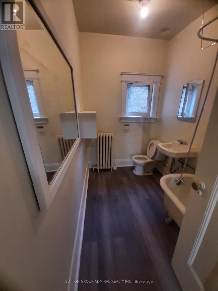 












3 - 1266 YONGE STREET

,
Toronto (Yonge-St. Clair),




Ontario
M4T1W5


