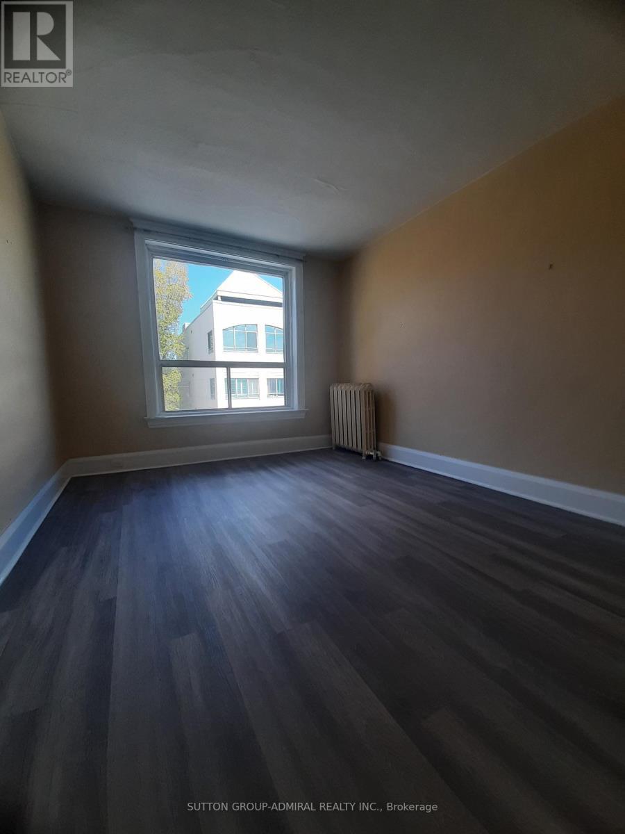 












3 - 1266 YONGE STREET

,
Toronto (Yonge-St. Clair),




Ontario
M4T1W5

