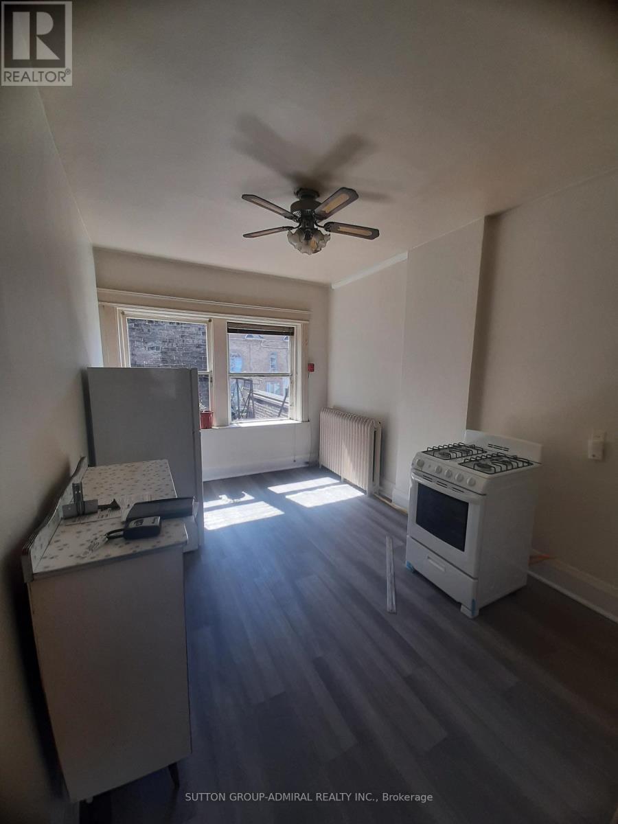 












3 - 1266 YONGE STREET

,
Toronto (Yonge-St. Clair),




Ontario
M4T1W5

