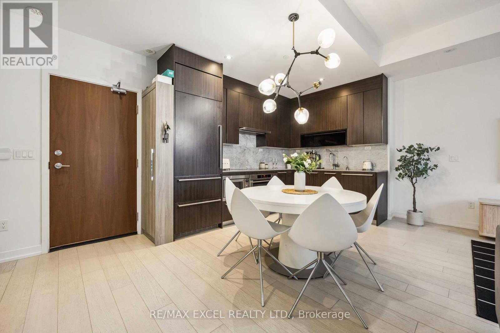 












TH10 - 113 MCMAHON DRIVE

,
Toronto (Bayview Village),




Ontario
M2K0E5

