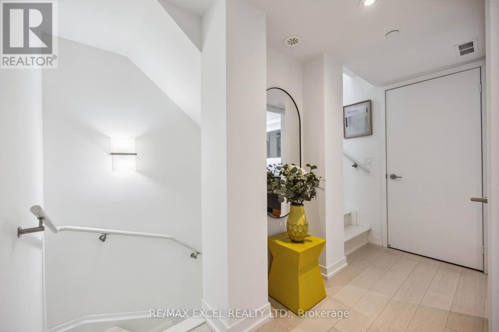 












TH10 - 113 MCMAHON DRIVE

,
Toronto (Bayview Village),




Ontario
M2K0E5

