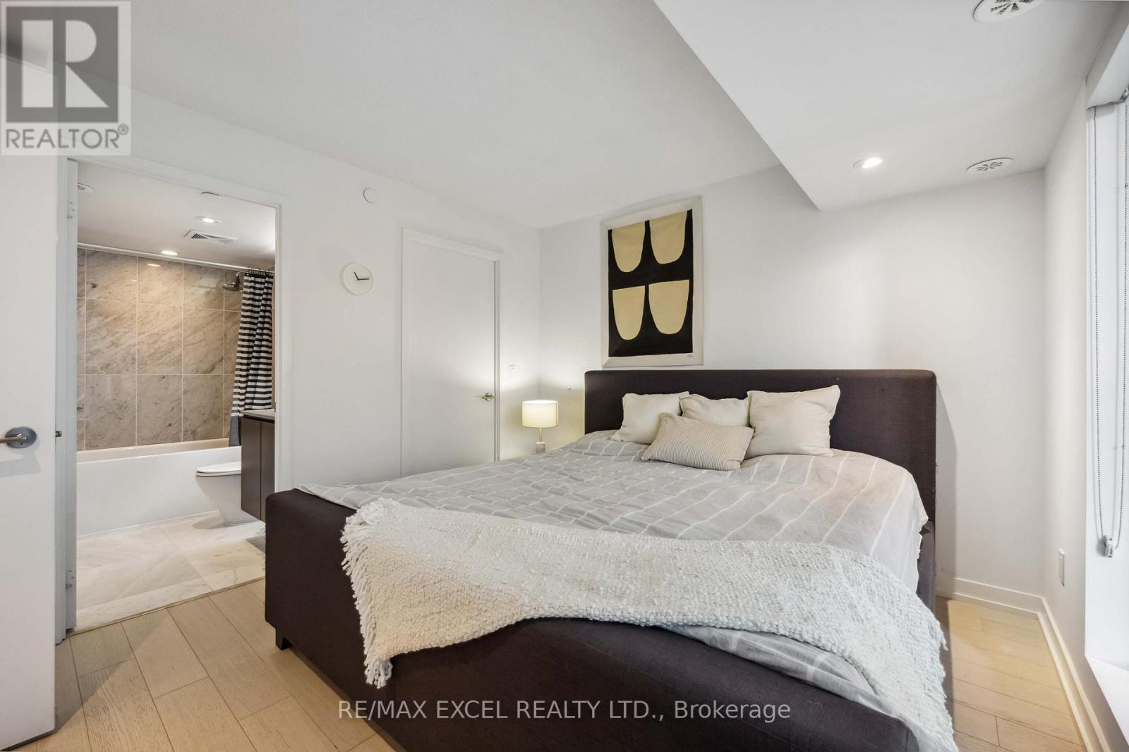 












TH10 - 113 MCMAHON DRIVE

,
Toronto (Bayview Village),




Ontario
M2K0E5

