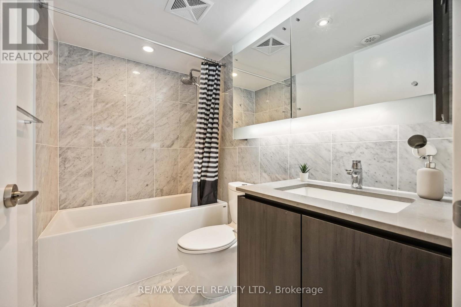












TH10 - 113 MCMAHON DRIVE

,
Toronto (Bayview Village),




Ontario
M2K0E5

