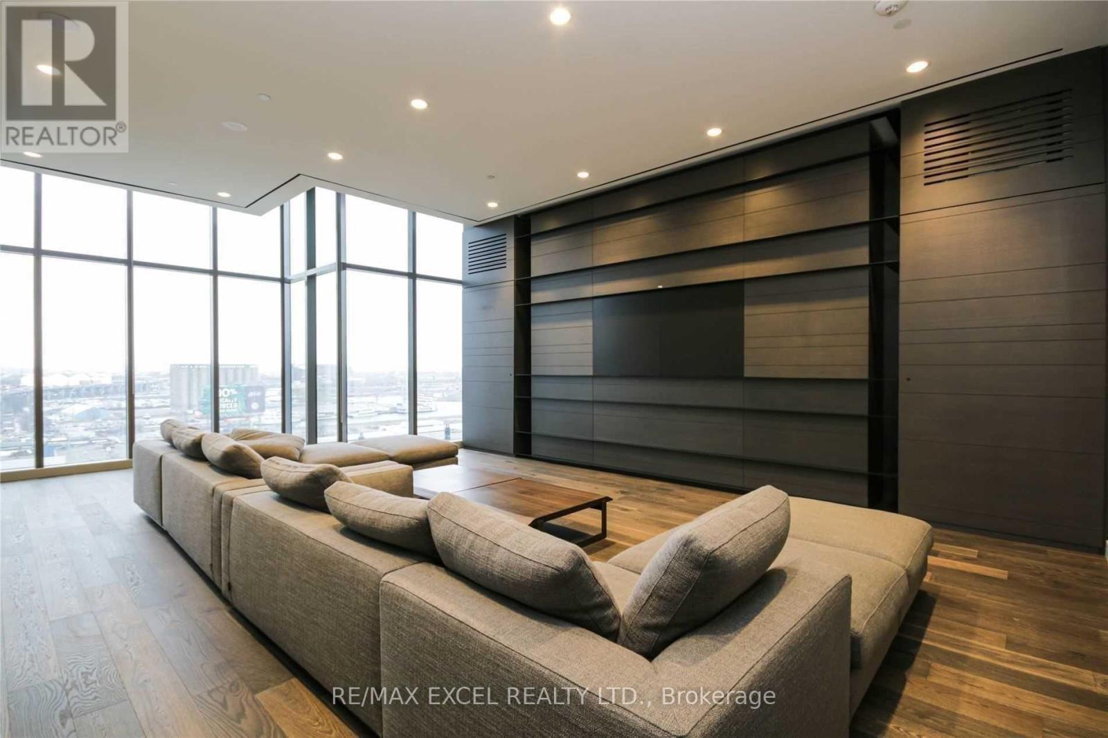 












204 - 12 BONNYCASTLE STREET

,
Toronto (Waterfront Communities),




Ontario
M5A3T7

