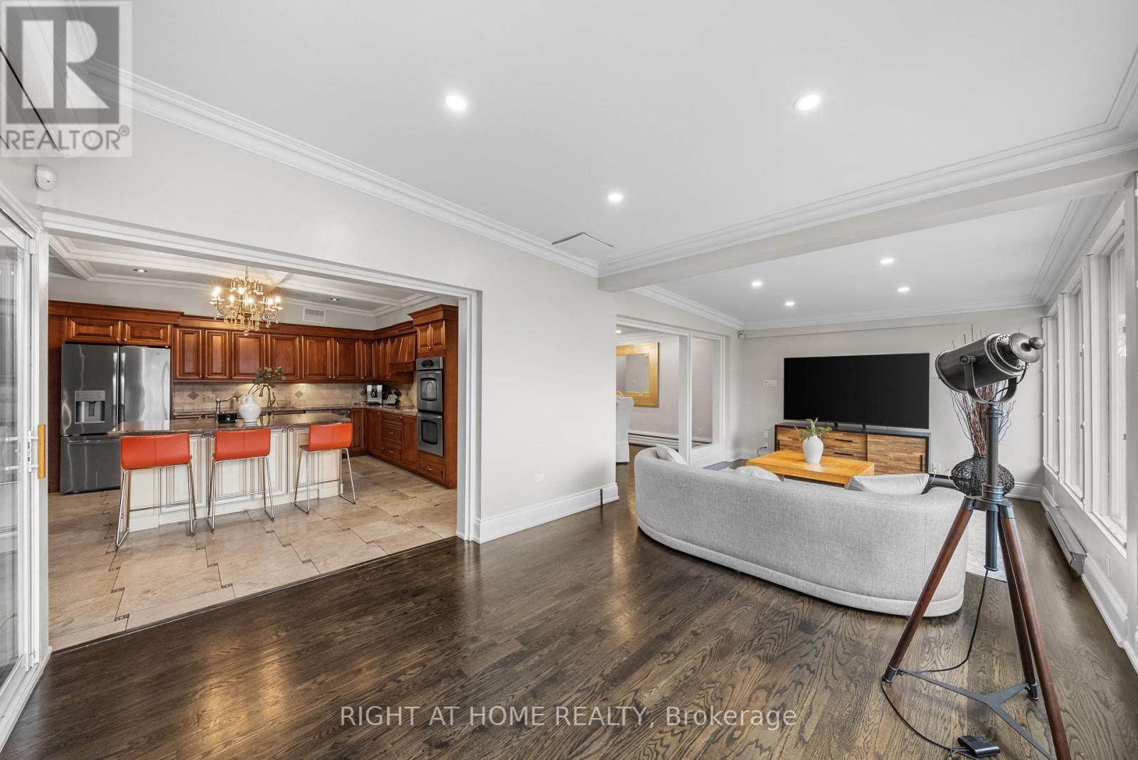 












40 HEATHVIEW AVENUE

,
Toronto (Bayview Village),




Ontario
M2K2C1

