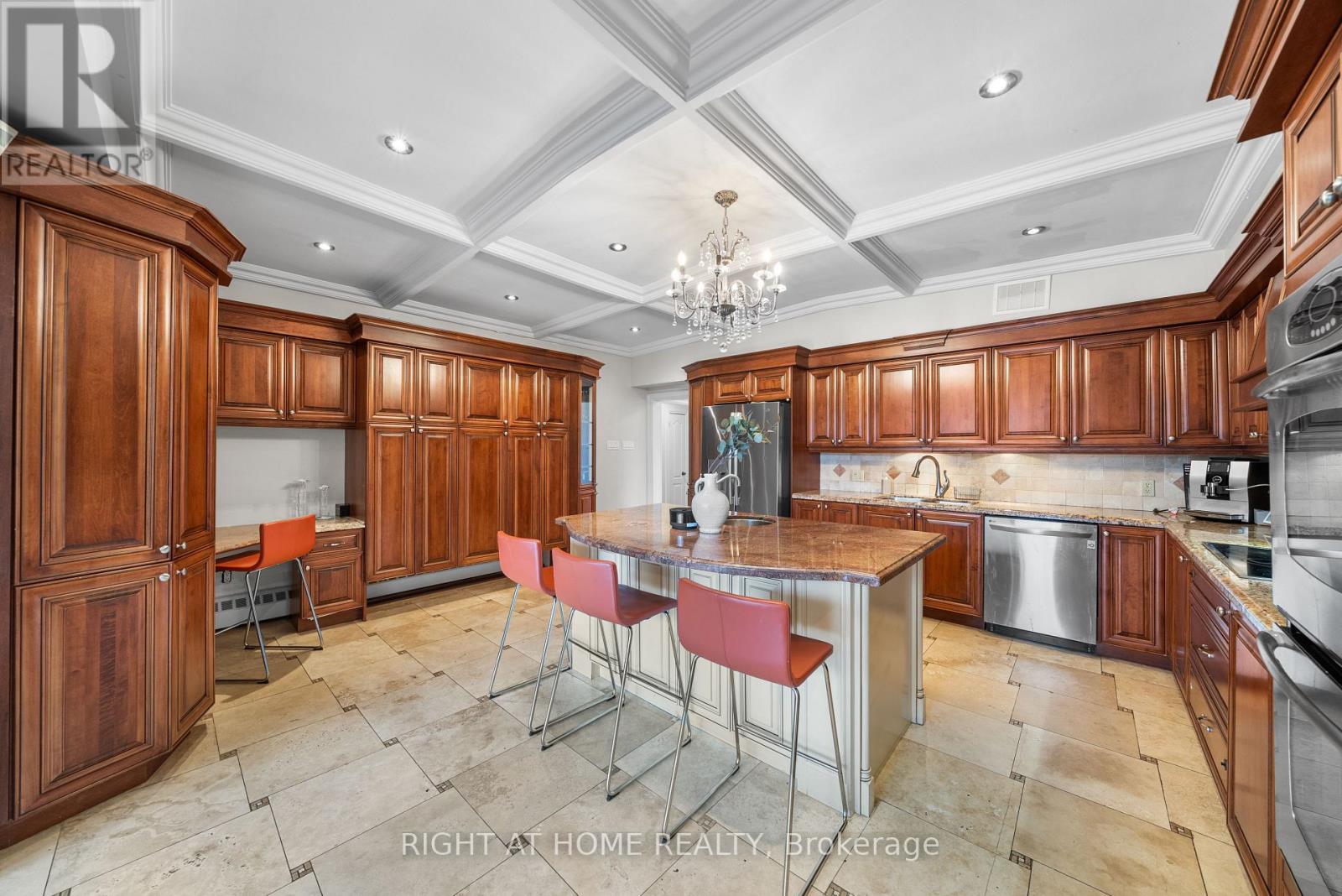 












40 HEATHVIEW AVENUE

,
Toronto (Bayview Village),




Ontario
M2K2C1

