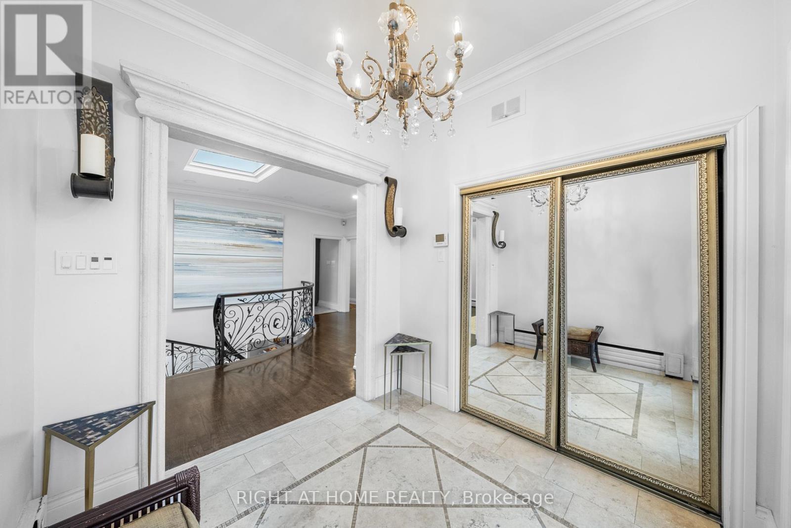 












40 HEATHVIEW AVENUE

,
Toronto (Bayview Village),




Ontario
M2K2C1

