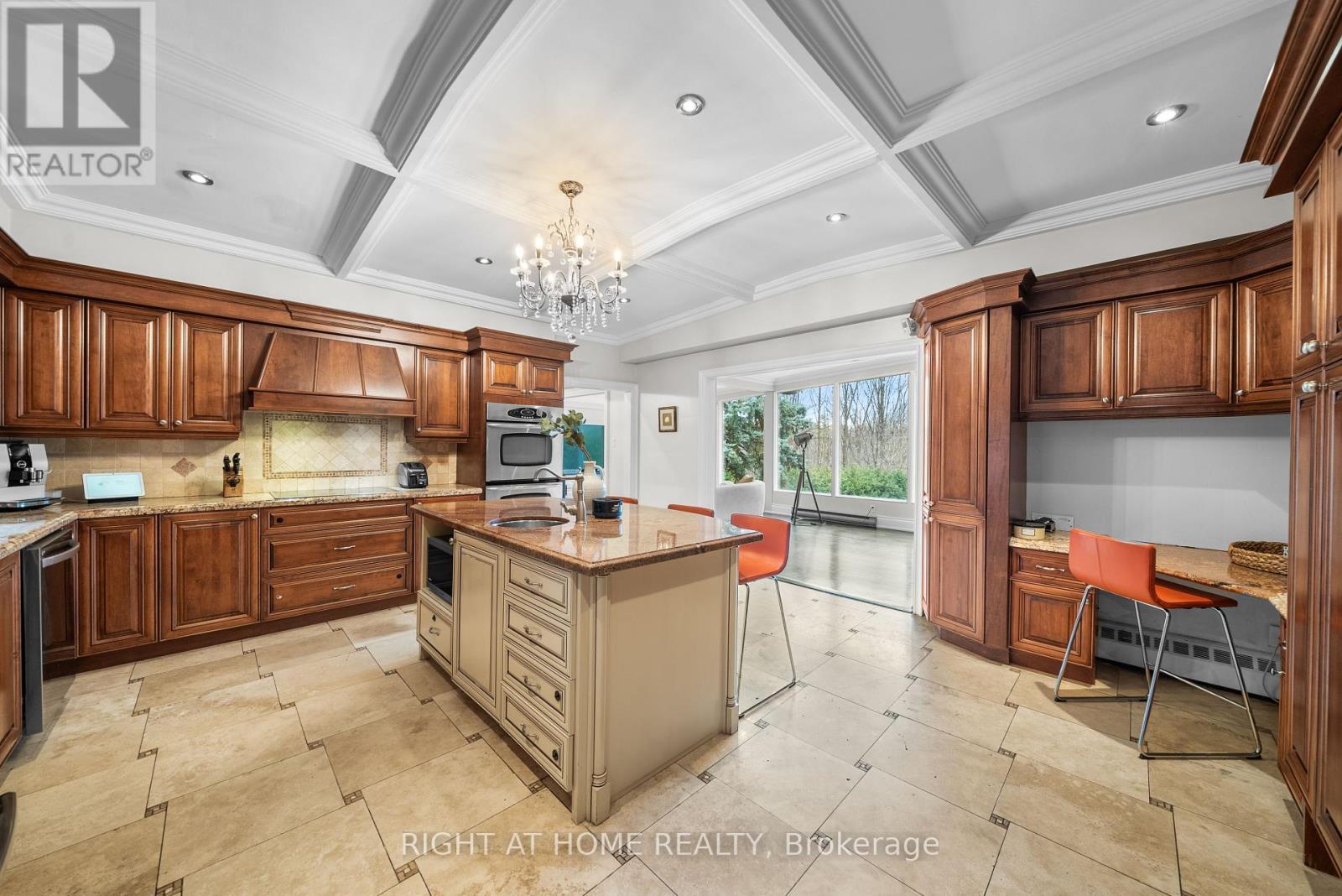 












40 HEATHVIEW AVENUE

,
Toronto (Bayview Village),




Ontario
M2K2C1

