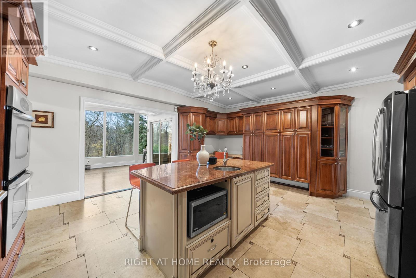 












40 HEATHVIEW AVENUE

,
Toronto (Bayview Village),




Ontario
M2K2C1

