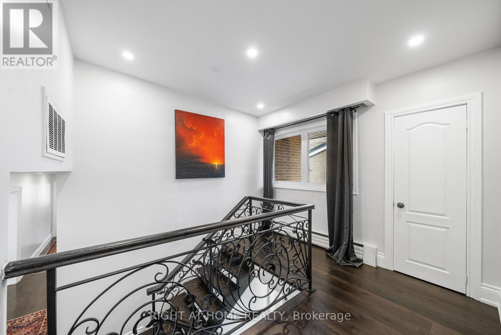












40 HEATHVIEW AVENUE

,
Toronto (Bayview Village),




Ontario
M2K2C1

