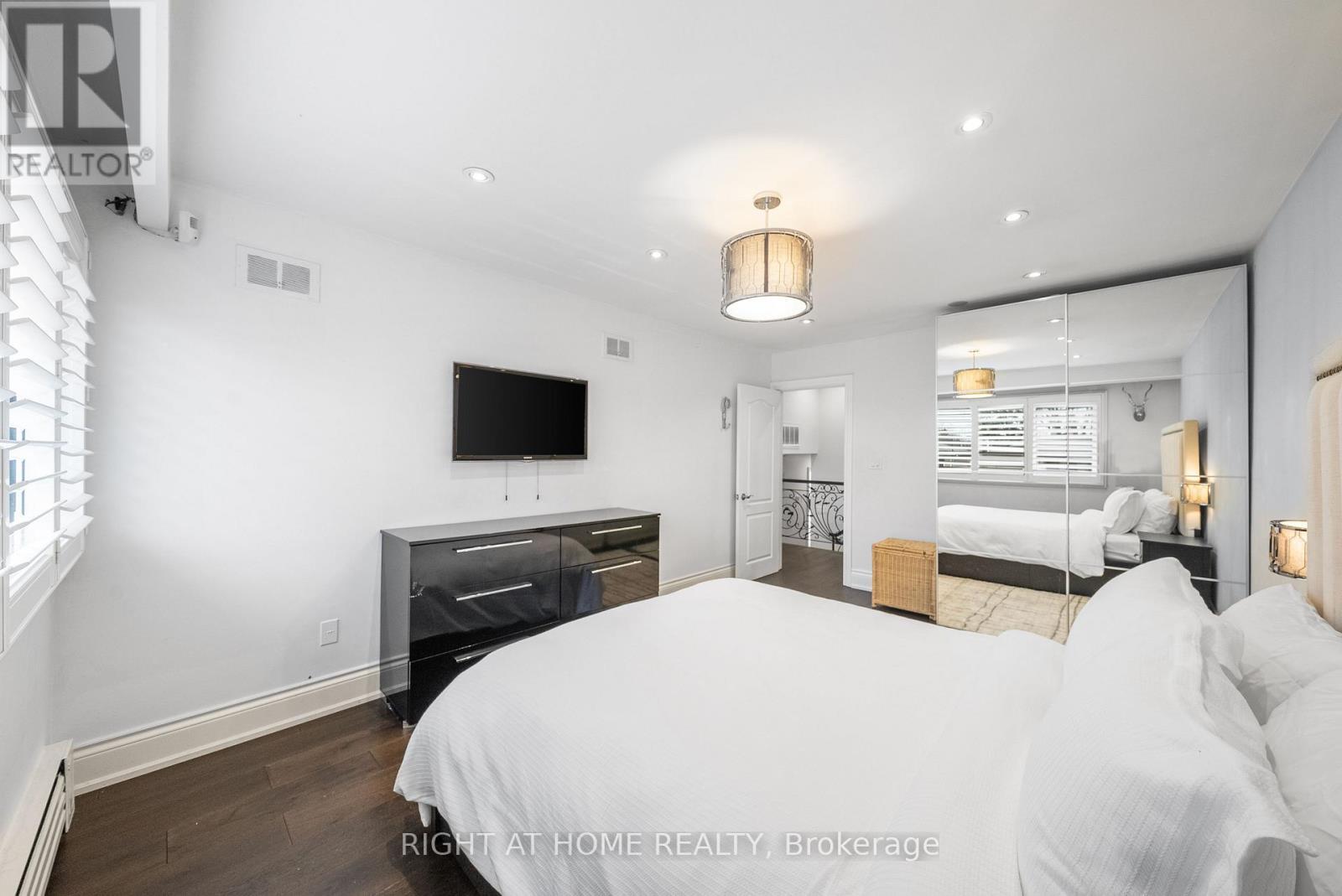 












40 HEATHVIEW AVENUE

,
Toronto (Bayview Village),




Ontario
M2K2C1

