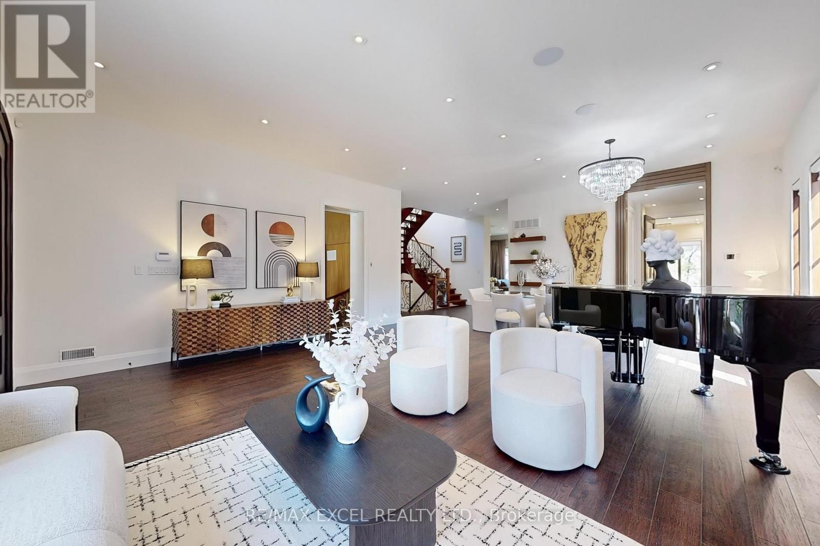












216 OLIVE AVENUE

,
Toronto (Willowdale East),




Ontario
M2N4P6

