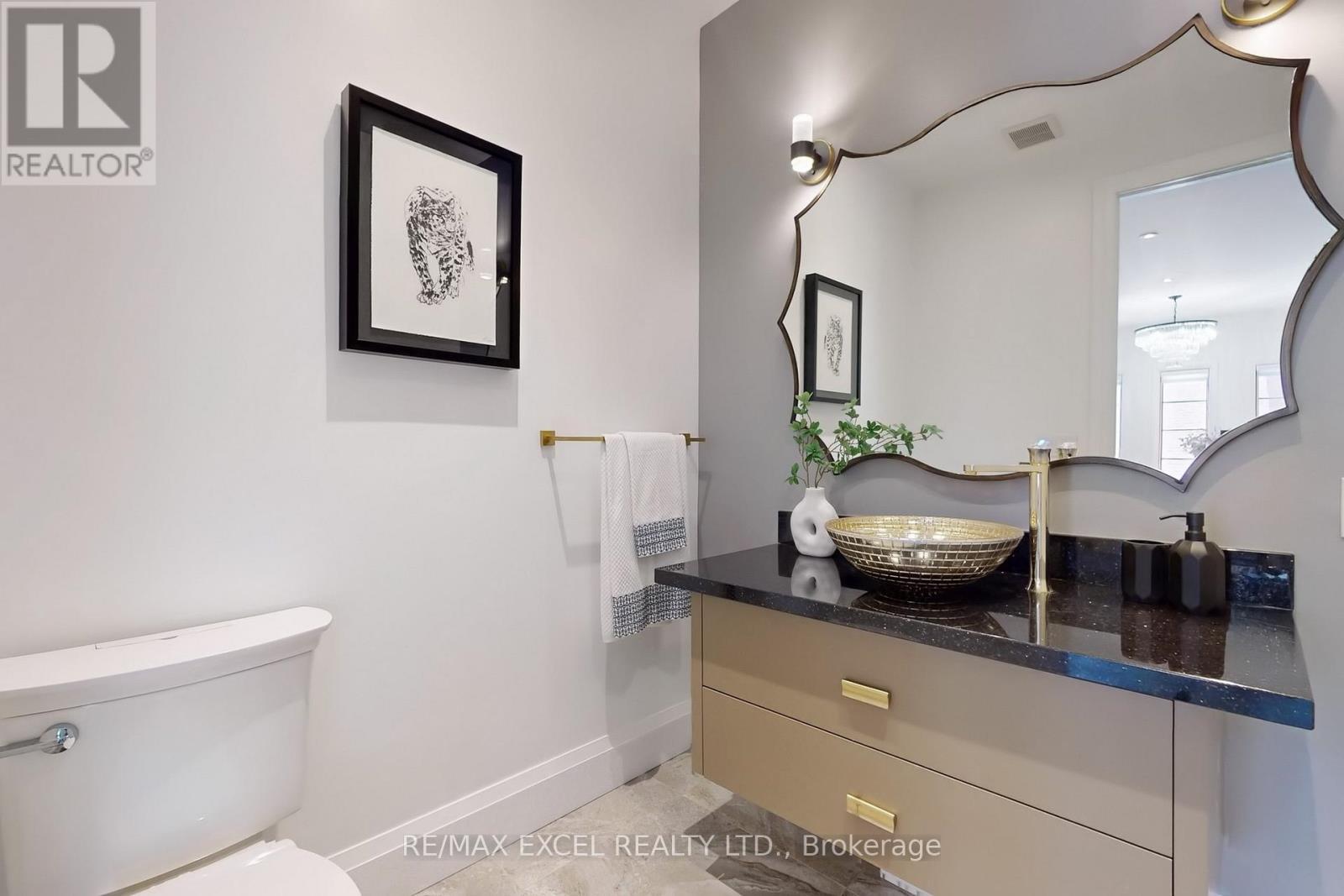 












216 OLIVE AVENUE

,
Toronto (Willowdale East),




Ontario
M2N4P6

