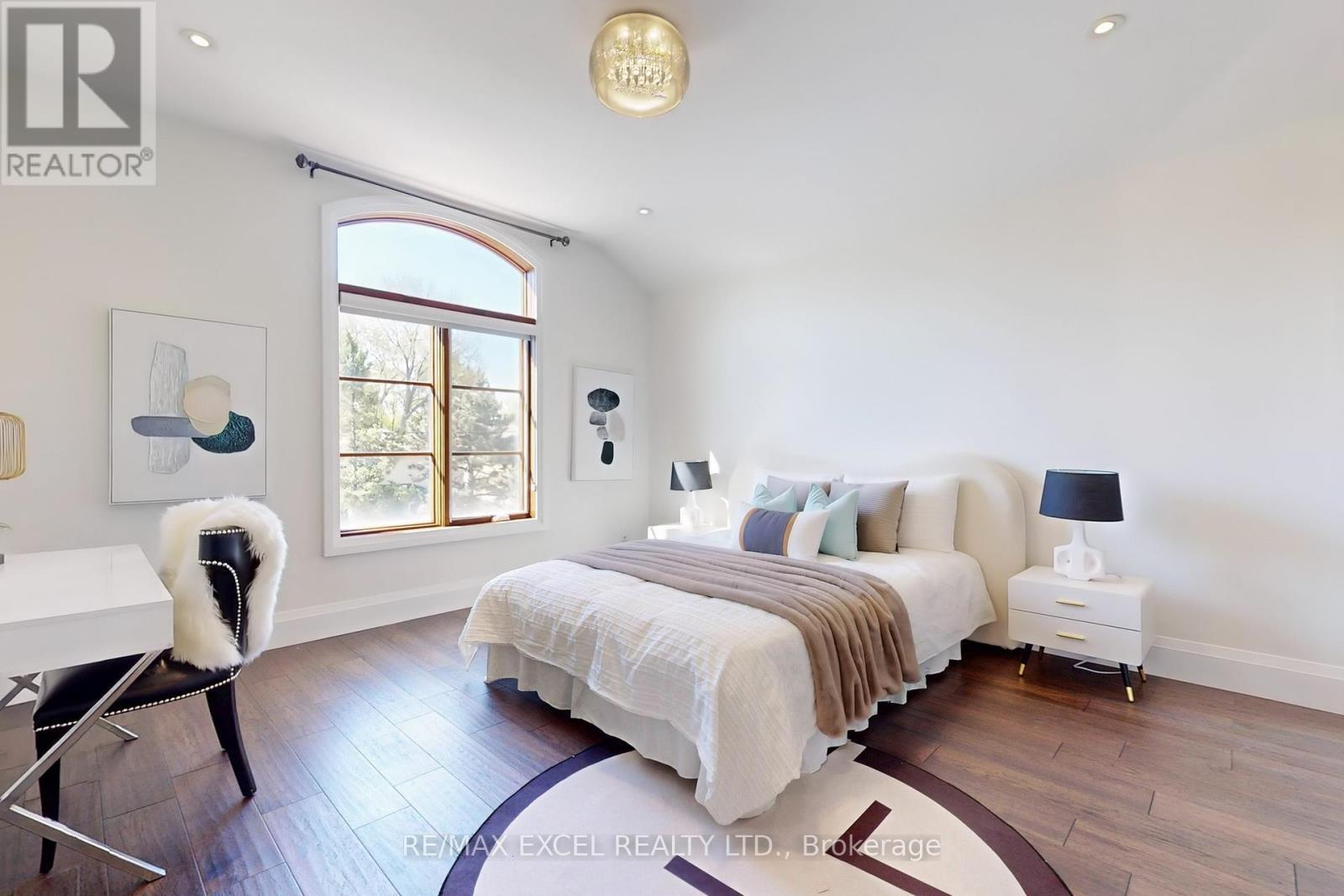 












216 OLIVE AVENUE

,
Toronto (Willowdale East),




Ontario
M2N4P6

