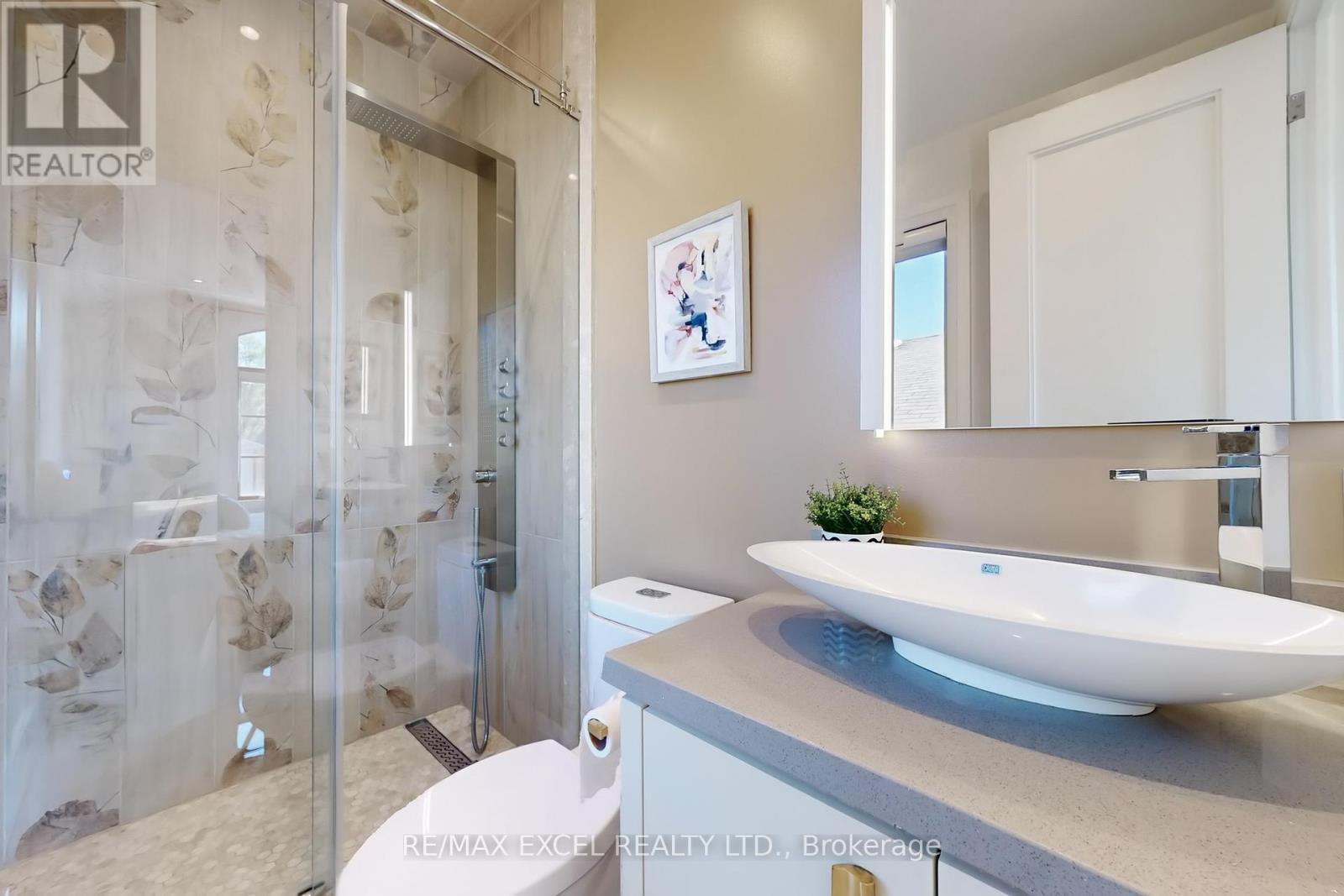 












216 OLIVE AVENUE

,
Toronto (Willowdale East),




Ontario
M2N4P6

