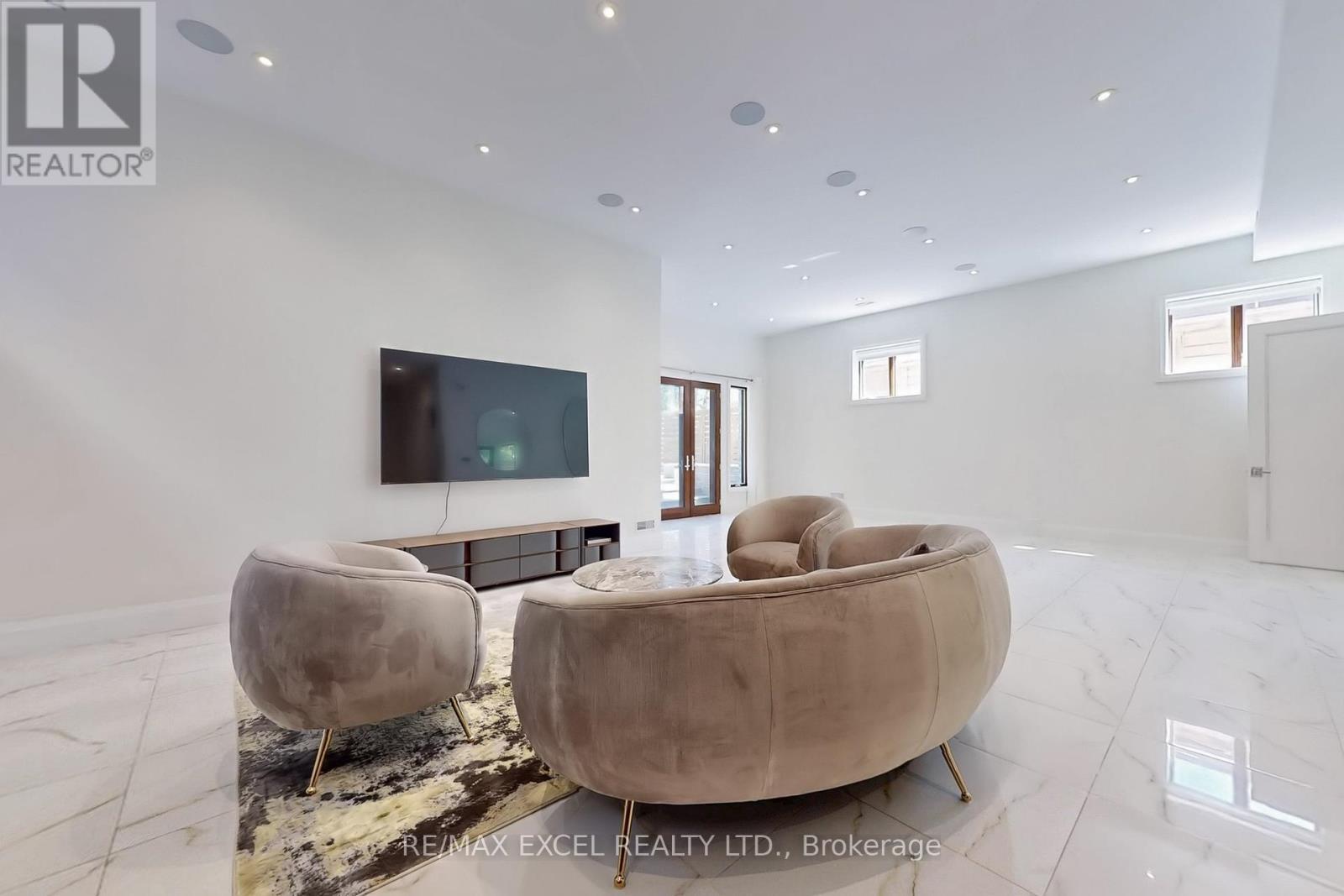 












216 OLIVE AVENUE

,
Toronto (Willowdale East),




Ontario
M2N4P6

