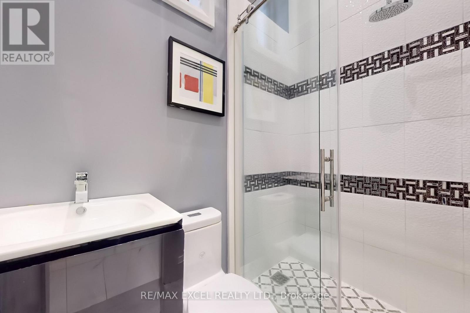 












216 OLIVE AVENUE

,
Toronto (Willowdale East),




Ontario
M2N4P6

