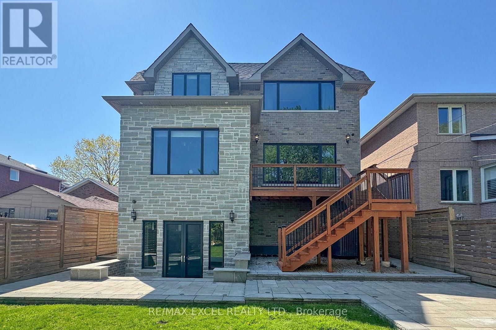 












216 OLIVE AVENUE

,
Toronto (Willowdale East),




Ontario
M2N4P6

