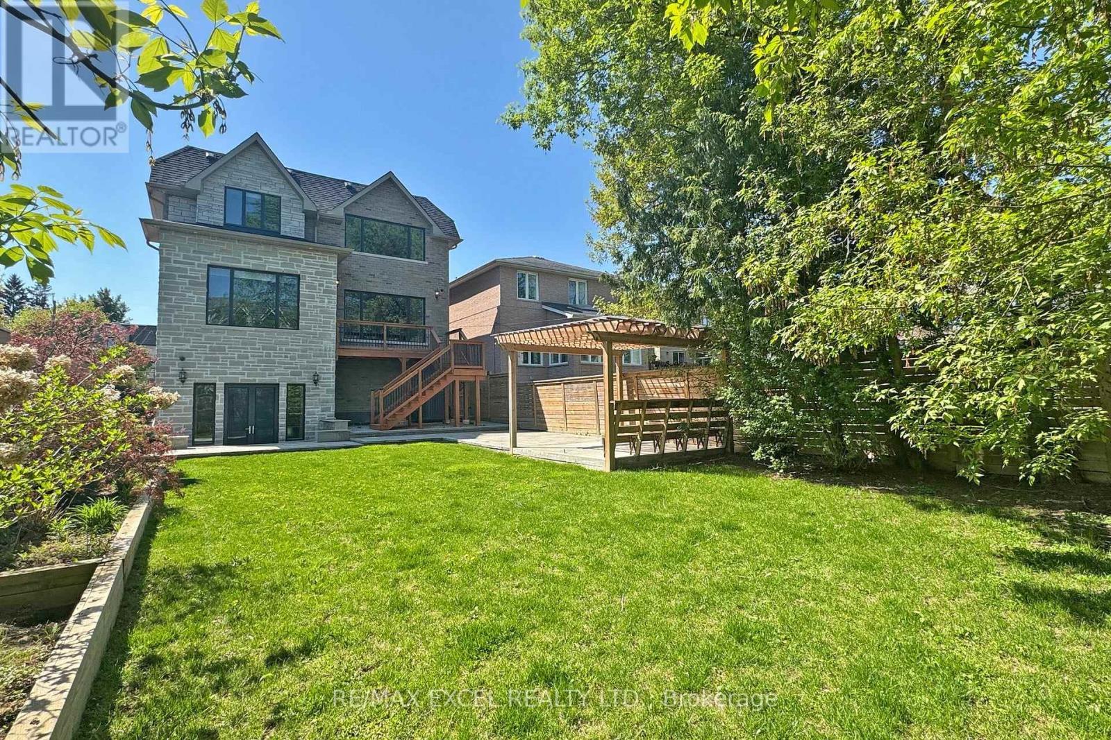 












216 OLIVE AVENUE

,
Toronto (Willowdale East),




Ontario
M2N4P6

