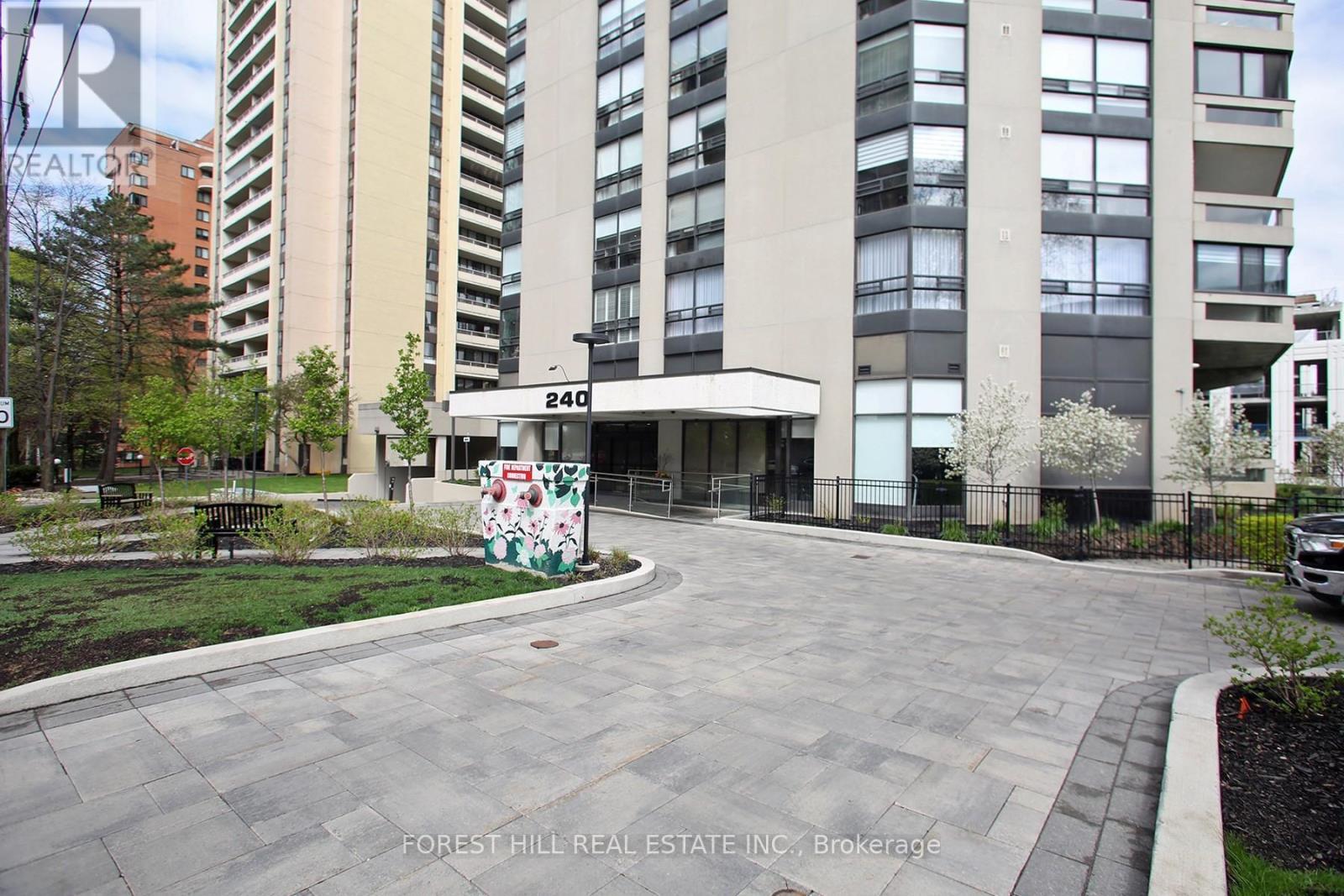 












1601 - 240 HEATH STREET W

,
Toronto (Forest Hill South),




Ontario
M5P3L5

