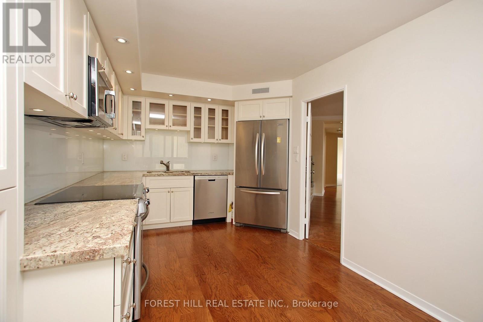 












1601 - 240 HEATH STREET W

,
Toronto (Forest Hill South),




Ontario
M5P3L5

