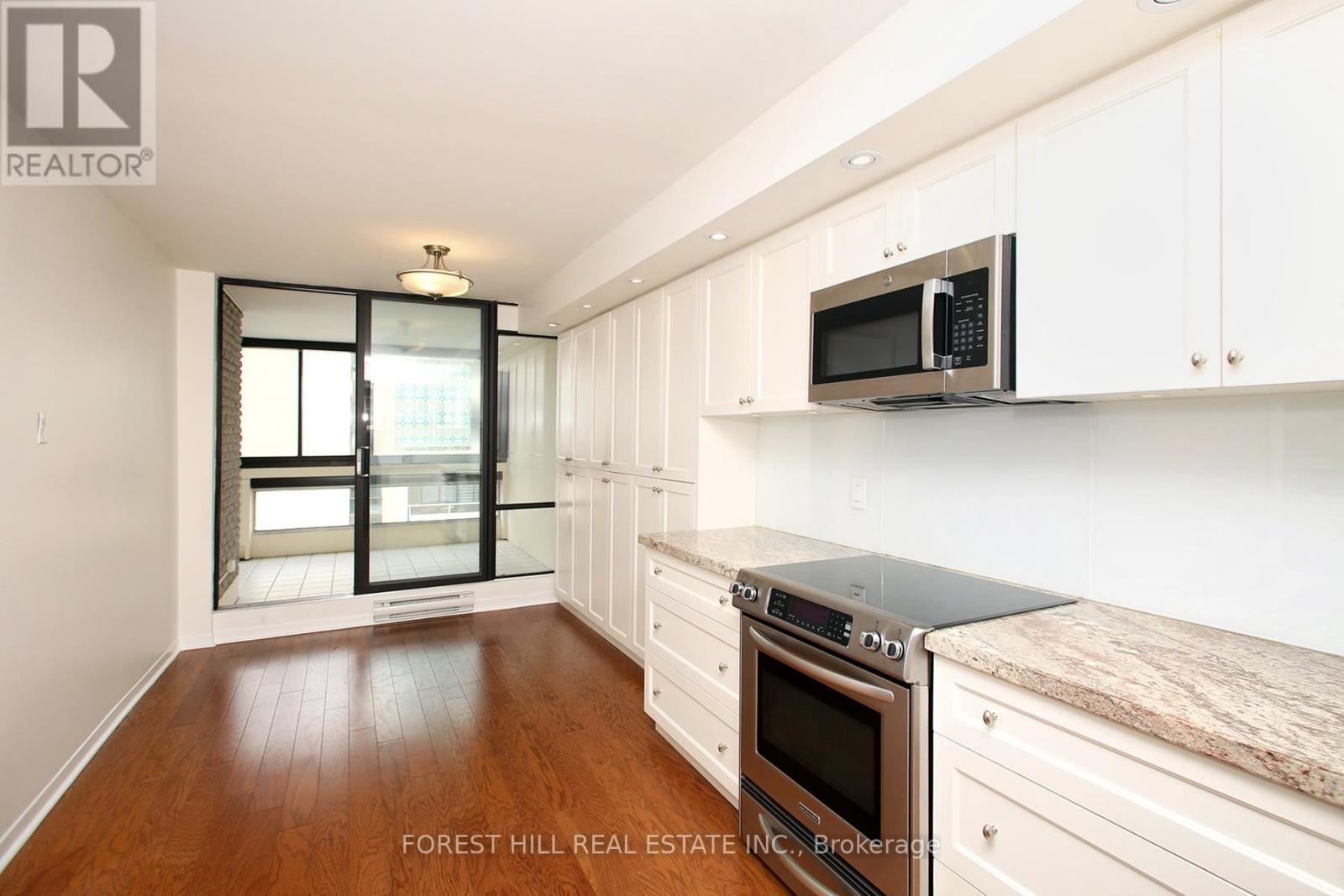 












1601 - 240 HEATH STREET W

,
Toronto (Forest Hill South),




Ontario
M5P3L5

