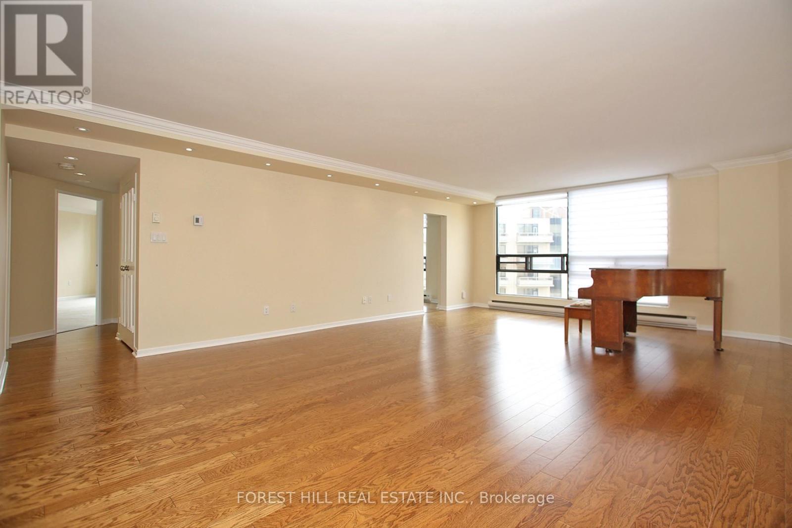 












1601 - 240 HEATH STREET W

,
Toronto (Forest Hill South),




Ontario
M5P3L5

