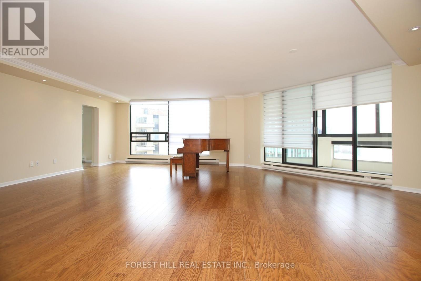 












1601 - 240 HEATH STREET W

,
Toronto (Forest Hill South),




Ontario
M5P3L5

