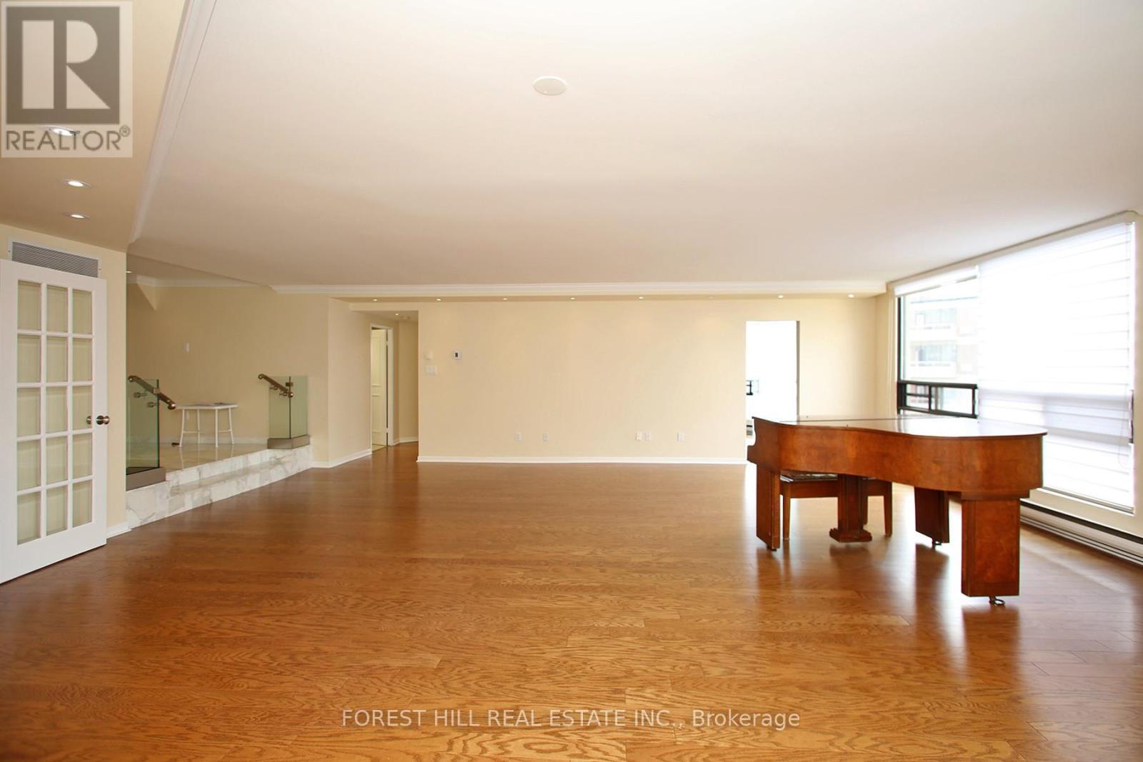 












1601 - 240 HEATH STREET W

,
Toronto (Forest Hill South),




Ontario
M5P3L5


