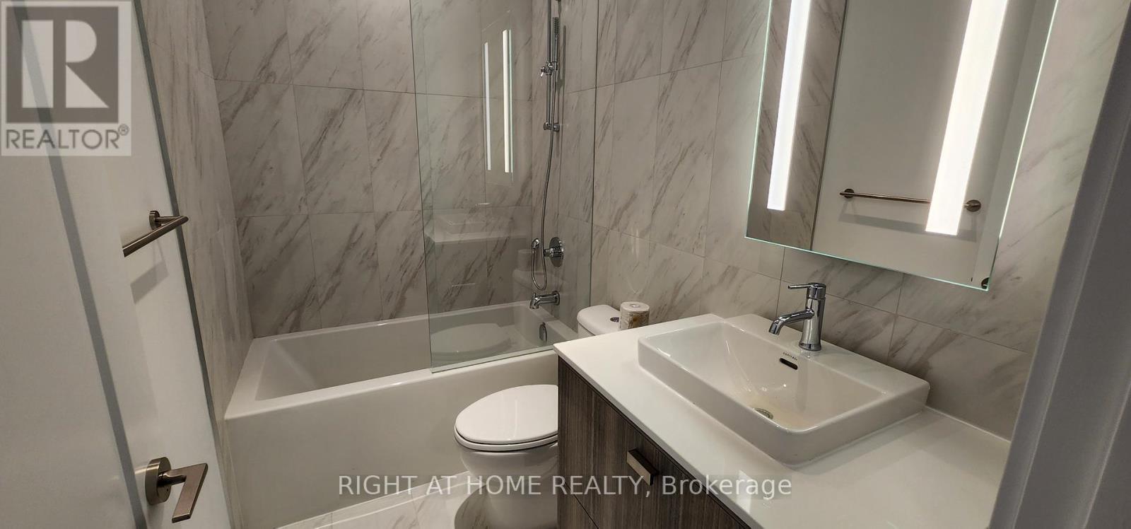 












3407 - 470 FRONT ST STREET W

,
Toronto (Waterfront Communities),




Ontario
M5V0V6

