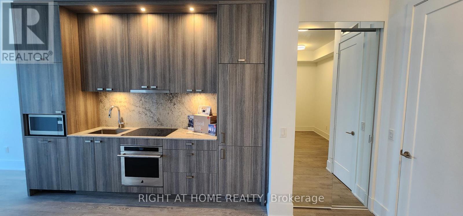 












3407 - 470 FRONT ST STREET W

,
Toronto (Waterfront Communities),




Ontario
M5V0V6


