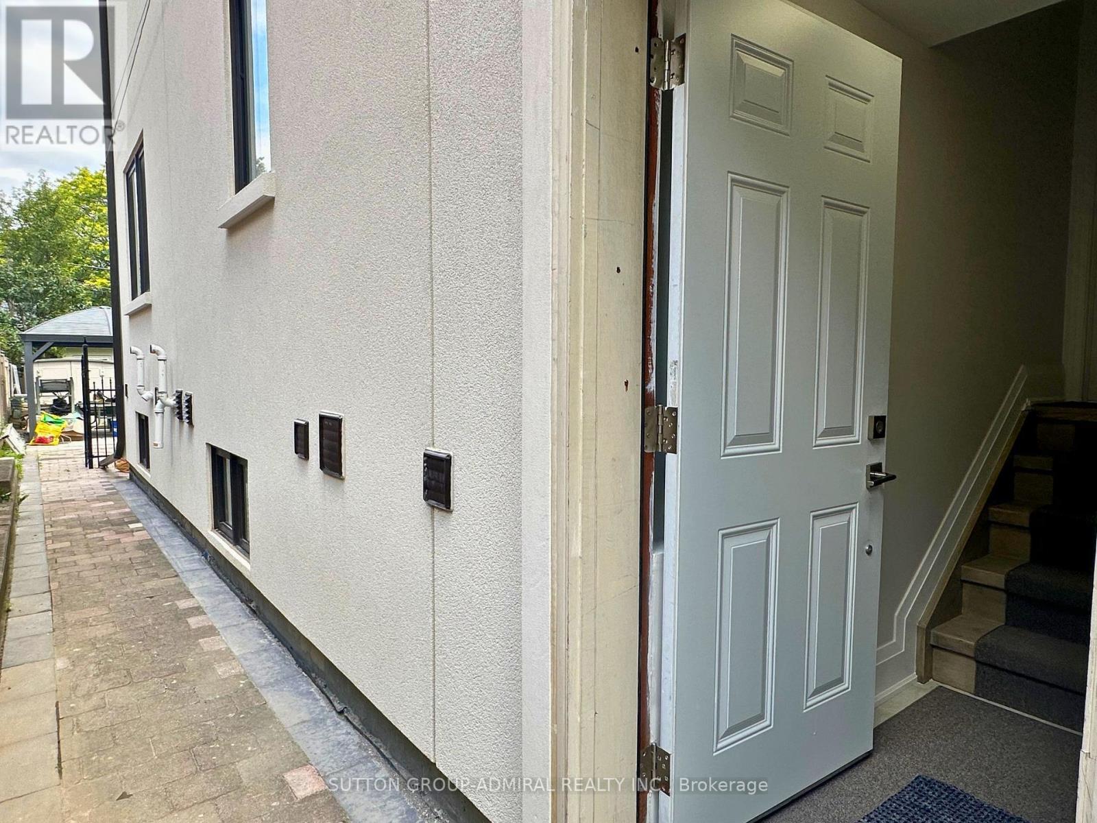 












LOWER - 266 LAWRENCE AVENUE E

,
Toronto (Bridle Path-Sunnybrook-York Mills),




Ontario
M4N1T4

