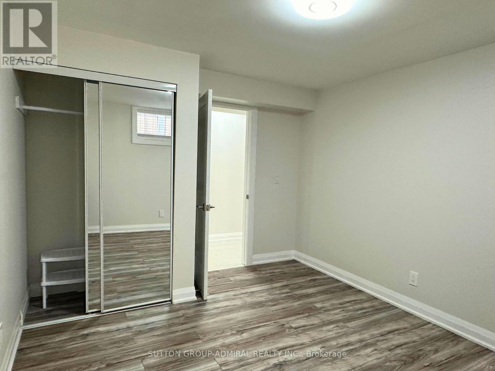 












LOWER - 266 LAWRENCE AVENUE E

,
Toronto (Bridle Path-Sunnybrook-York Mills),




Ontario
M4N1T4

