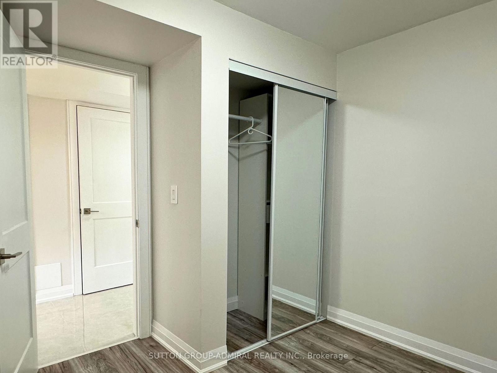 












LOWER - 266 LAWRENCE AVENUE E

,
Toronto (Bridle Path-Sunnybrook-York Mills),




Ontario
M4N1T4

