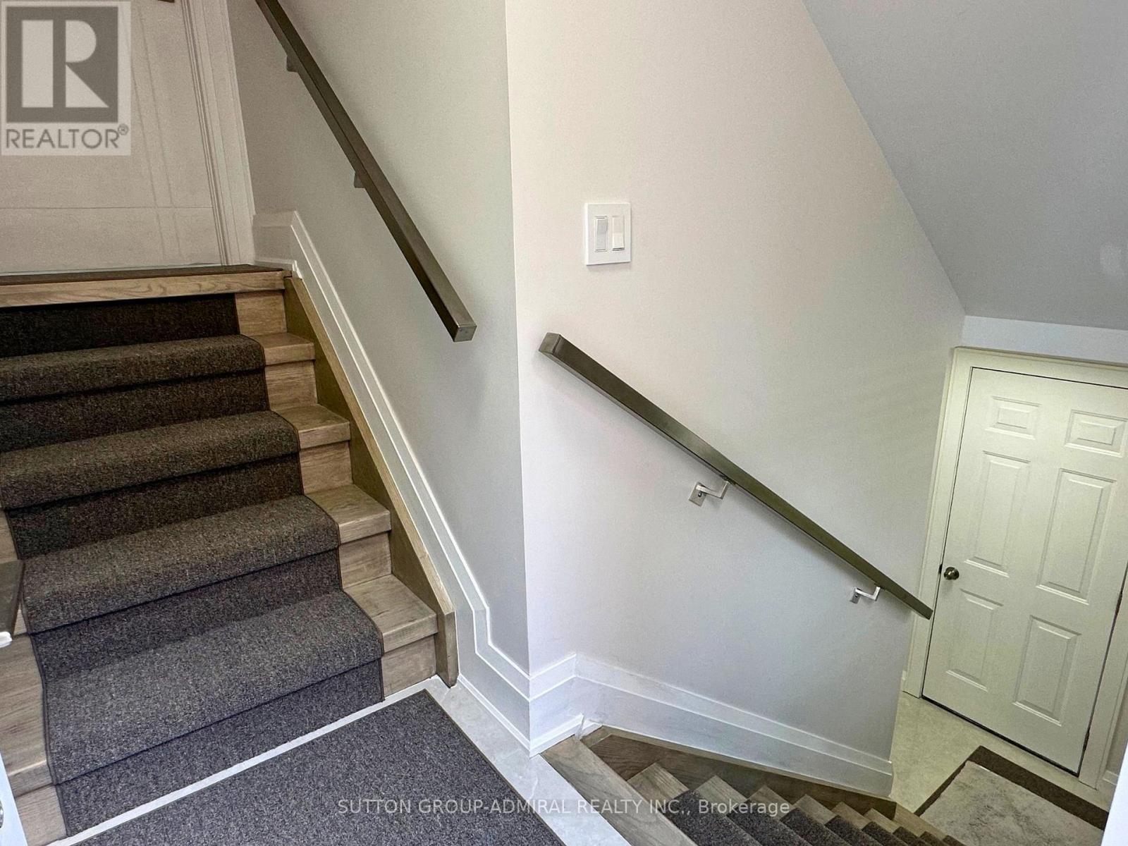 












LOWER - 266 LAWRENCE AVENUE E

,
Toronto (Bridle Path-Sunnybrook-York Mills),




Ontario
M4N1T4

