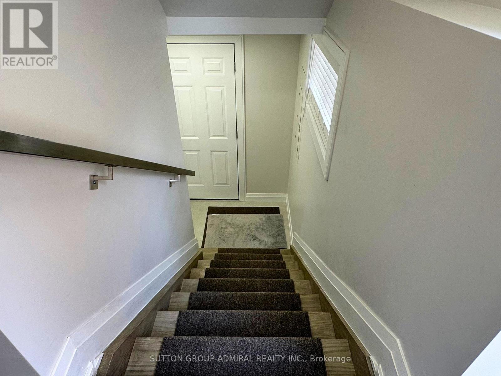 












LOWER - 266 LAWRENCE AVENUE E

,
Toronto (Bridle Path-Sunnybrook-York Mills),




Ontario
M4N1T4

