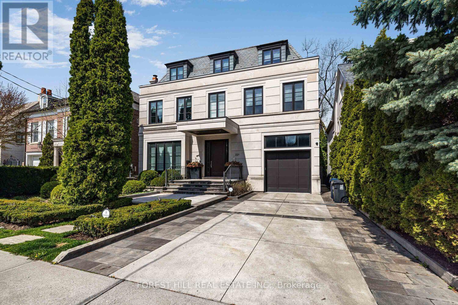 












221 DUNVEGAN ROAD

,
Toronto (Forest Hill South),




Ontario
M5P2P3

