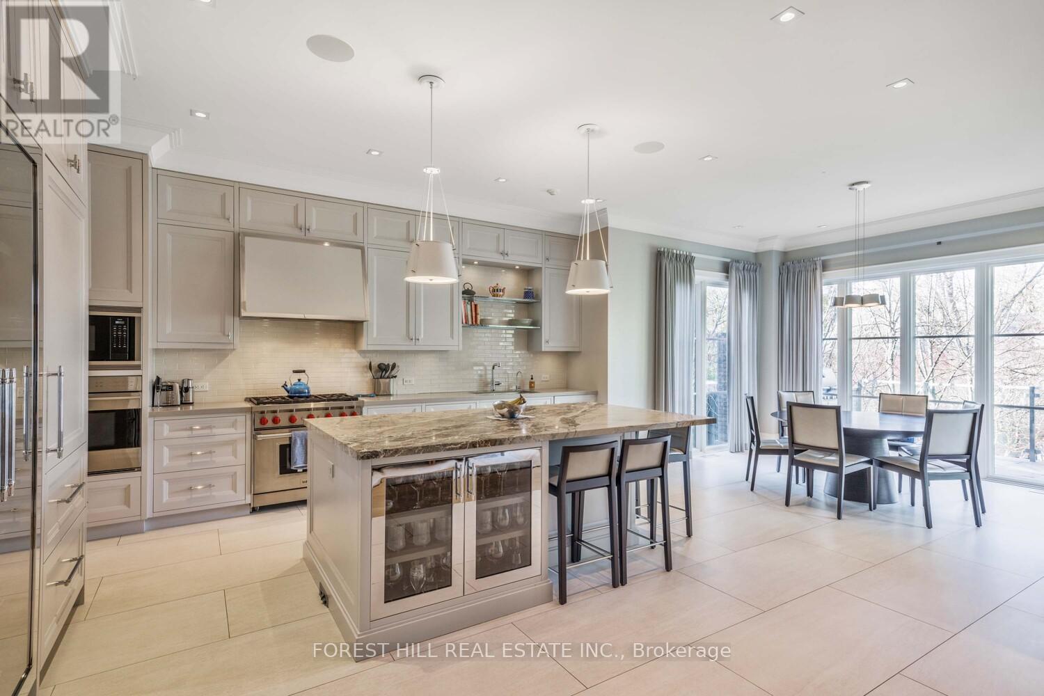 












221 DUNVEGAN ROAD

,
Toronto (Forest Hill South),




Ontario
M5P2P3


