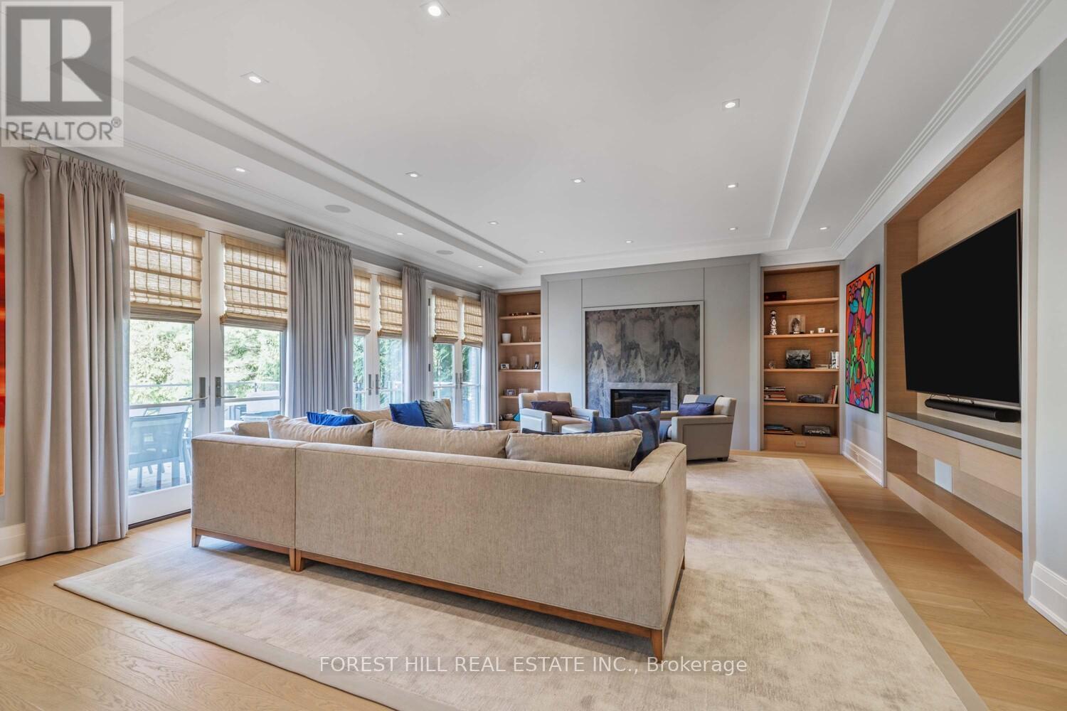 












221 DUNVEGAN ROAD

,
Toronto (Forest Hill South),




Ontario
M5P2P3

