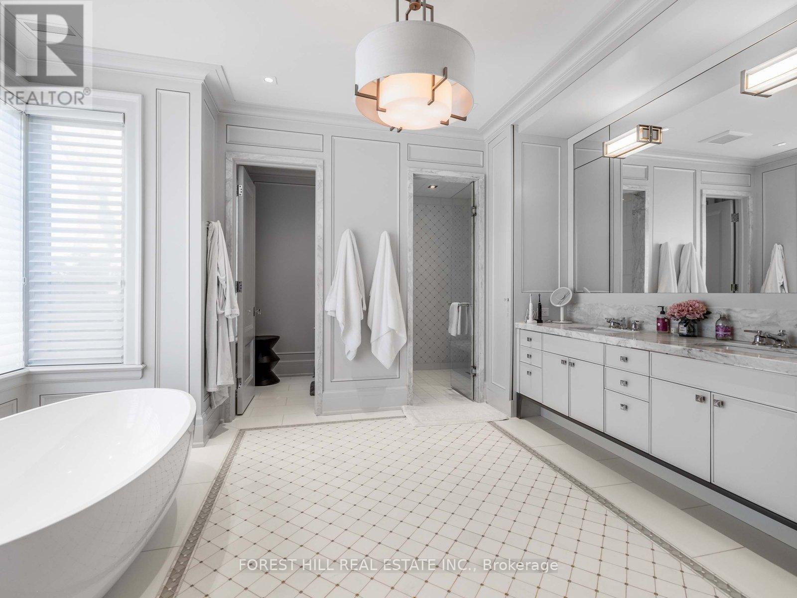 












221 DUNVEGAN ROAD

,
Toronto (Forest Hill South),




Ontario
M5P2P3

