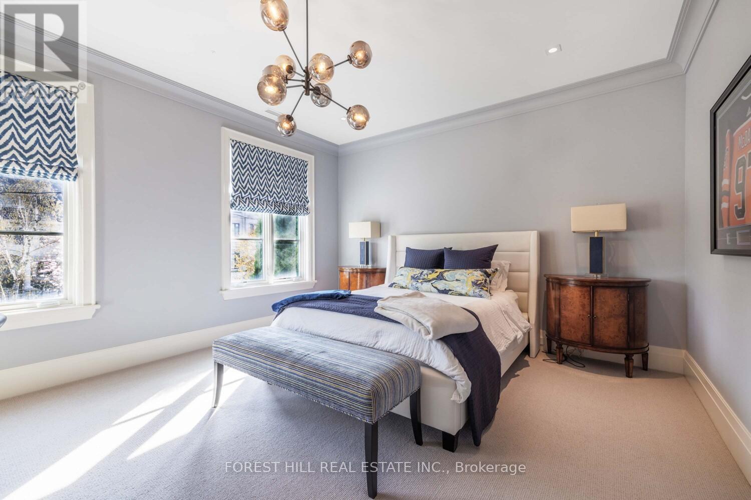 












221 DUNVEGAN ROAD

,
Toronto (Forest Hill South),




Ontario
M5P2P3

